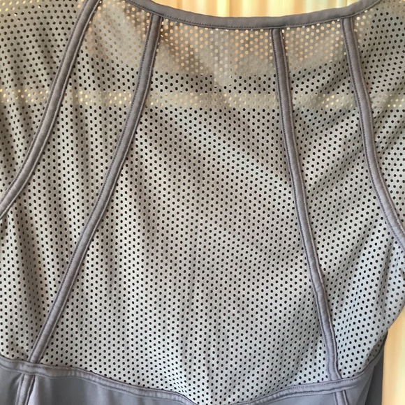 GAP Bodyfit Womens Top Gray Long Sleeves Mesh Breathable Back Size Medium - Picture 4 of 5